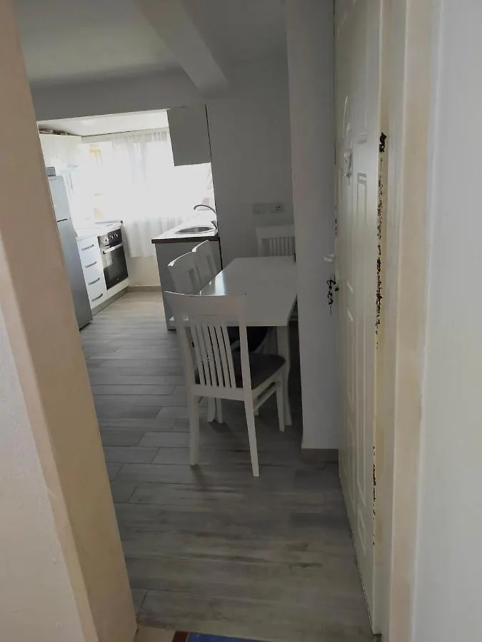 Mimoza Appartament Golem  Apartment